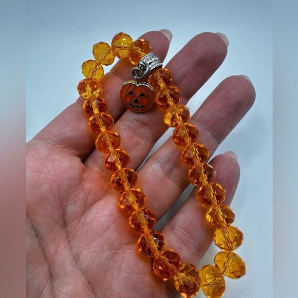 SALE! Faceted orange crystal glass beaded bracelet with jack-o-lantern charm! - Picture 3 of 6